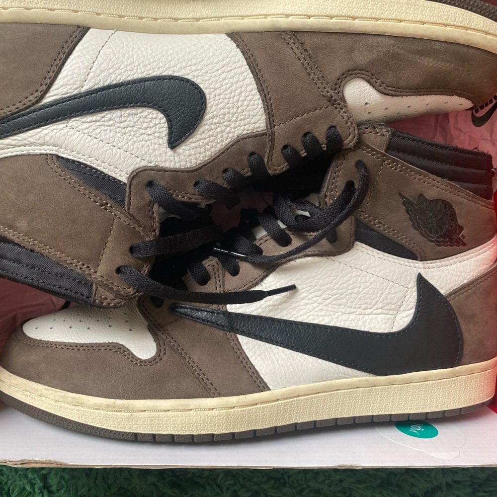 Air Jordan 1 Retro Mocha Travis Scott size 11